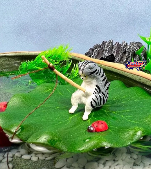 Украшение аквариума. Декорация AQUAXER, кот с удочкой, серый, 3 см.